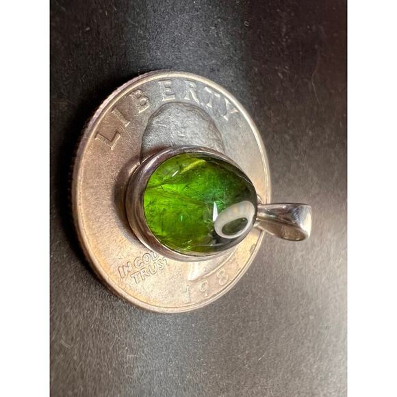 NEW Vintage green gem tourmaline sterling silver pendant 2.28 grams - Picture 2 of 14